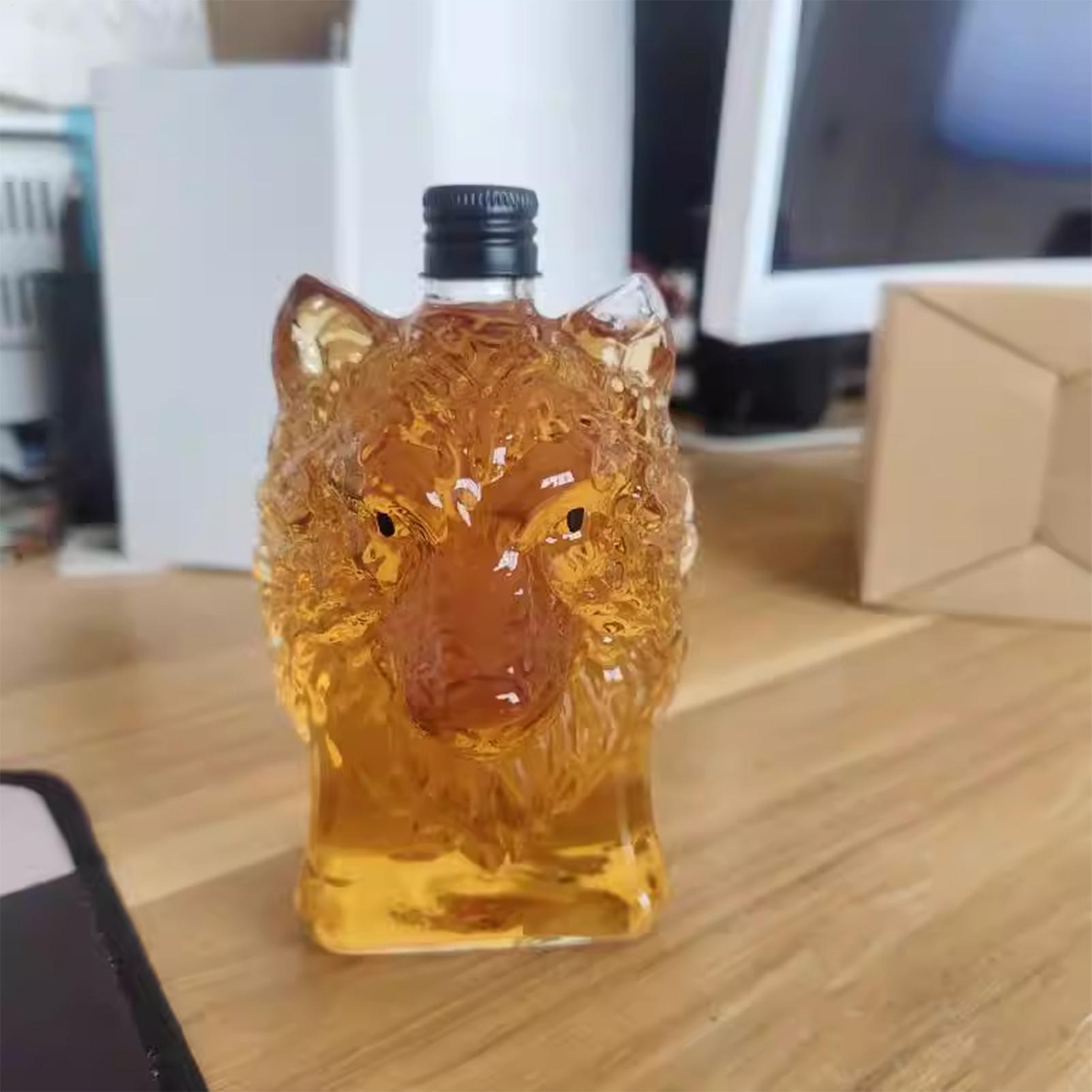 Vintage Collectible Bottles - Viski Şişesi Kurt Şeklinde Şarap Kadehi